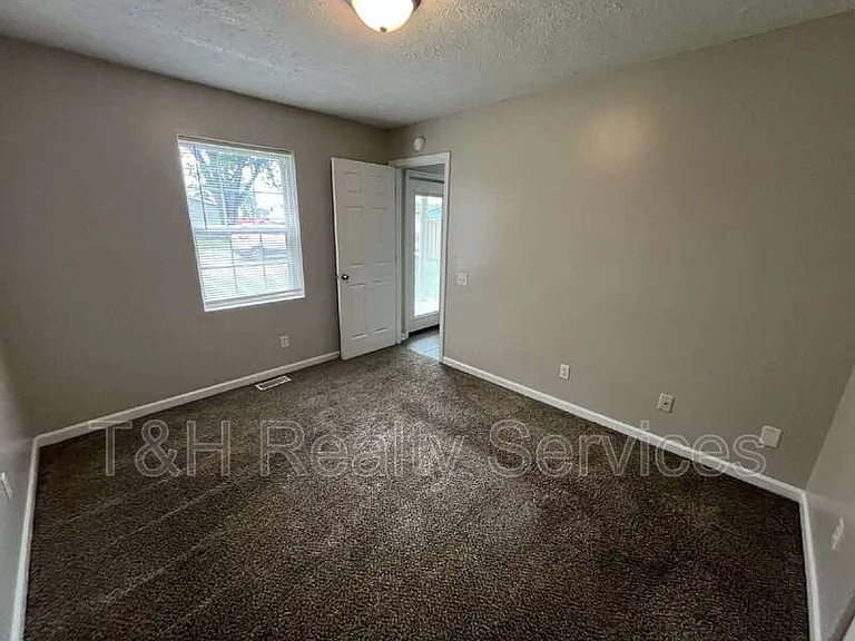 3008 N Pauline Ave — Photo 5