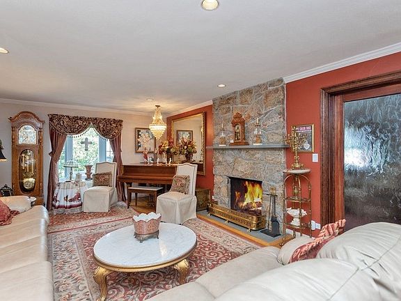 13_200BonAirAvenue_2050_NewYorkMLS1024x768_1024x768.jpg