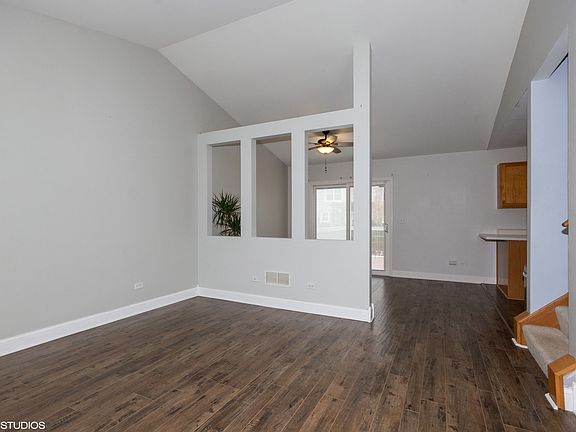 2nd image of 5911 Emerald Pointe Dr