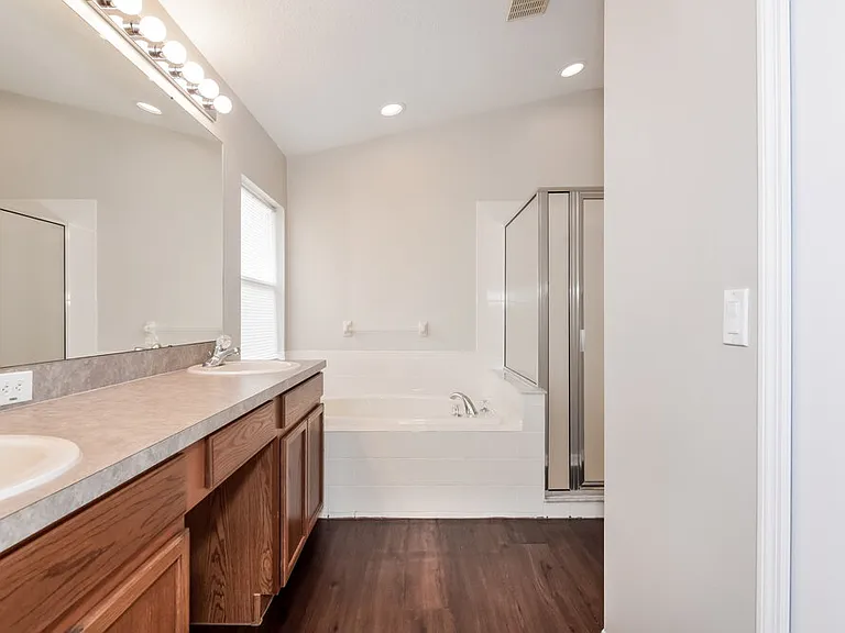812 Lesa Glen Pl — Photo 11