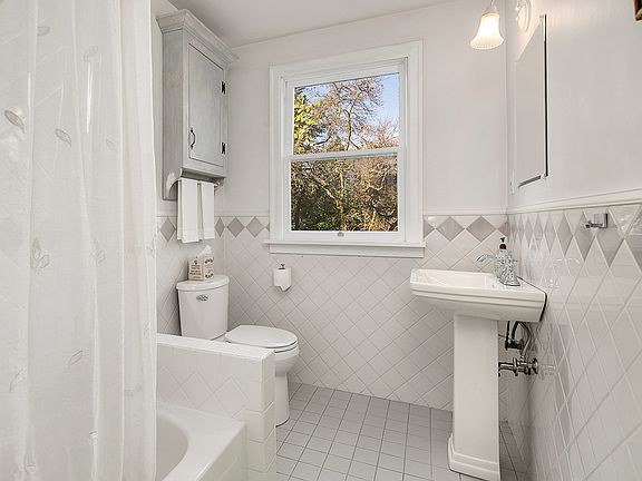 Full bath on the main