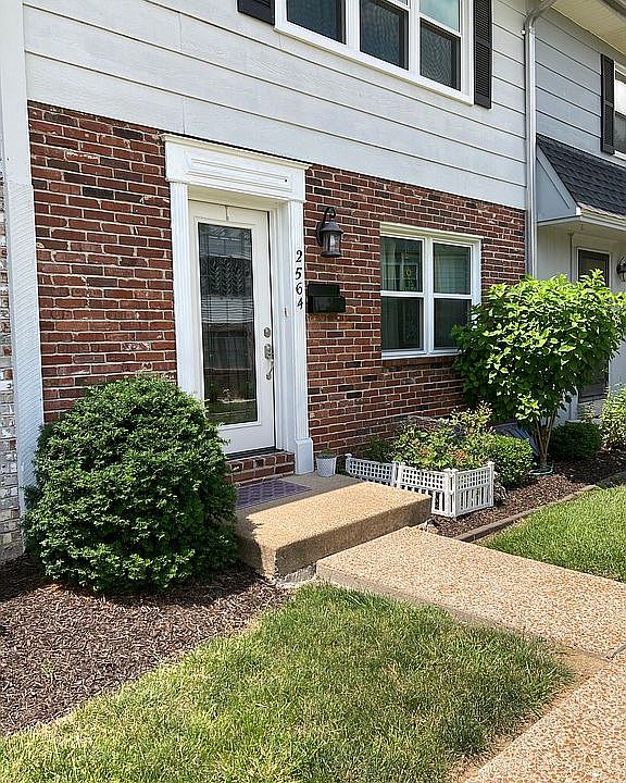 1st image of 2564 Grayland Walk