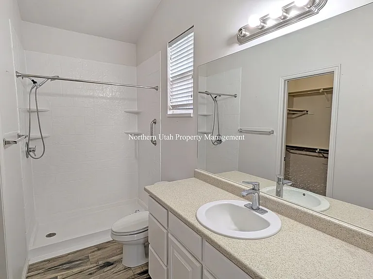 942 Chelsea Ln — Photo 9