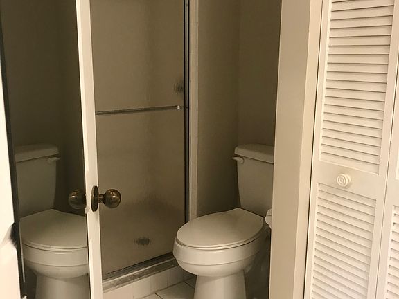 5th image of 184 Balfour Dr