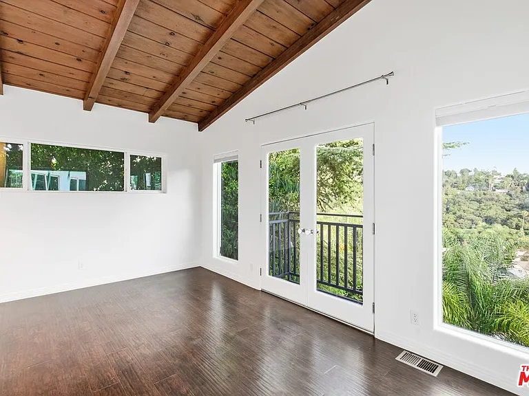 3476 Troy Dr — Photo 37
