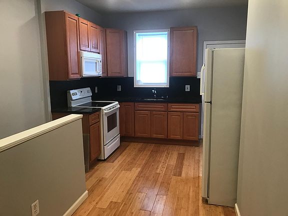 5th image of 819 E Tulpehocken St