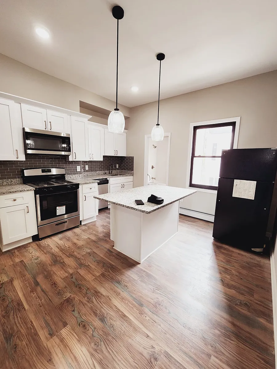 Building Photo - 116 Van Horne St #1A