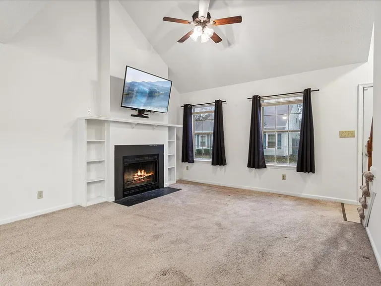 215 Old Bridge Ct — Photo 15