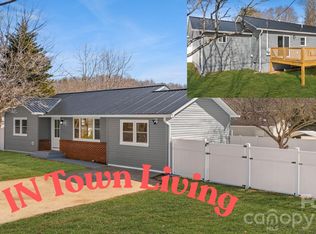 83 Hillside St, Franklin, NC 28734