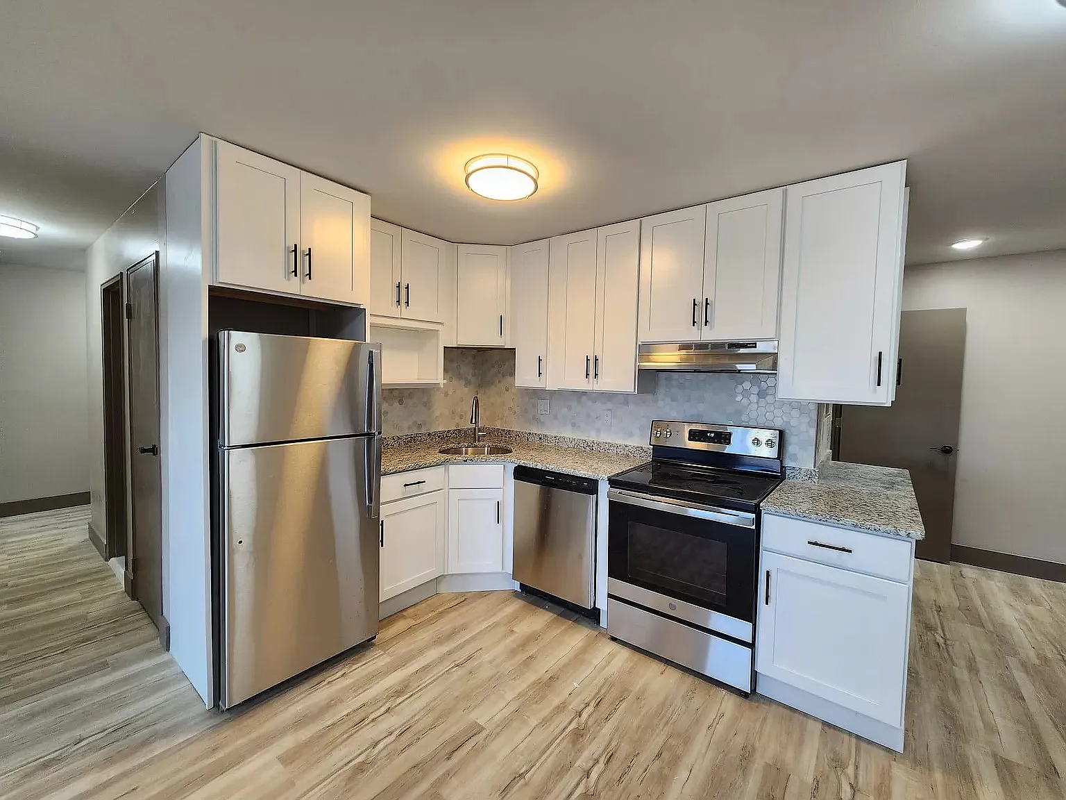 1 bed, 700 sqft, $1,604 — Photo 1