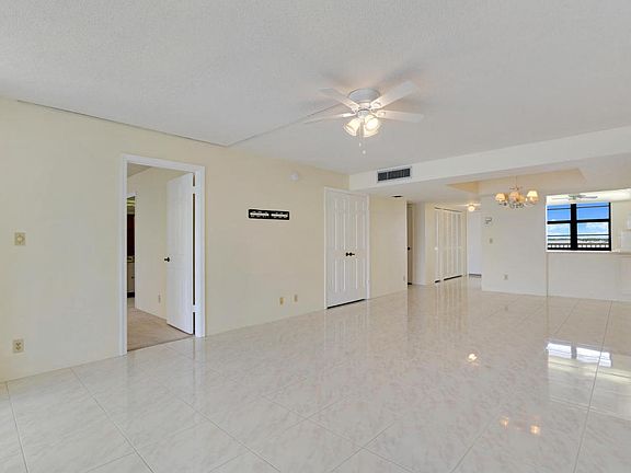 4th image of 911 Ocean Dr APT 504