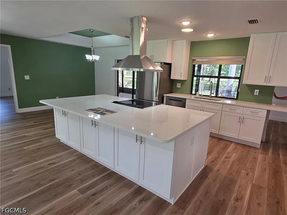1250 Riverbend Dr