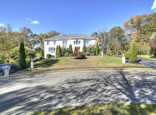 10 Bishop Ln, Middleton, MA 01949