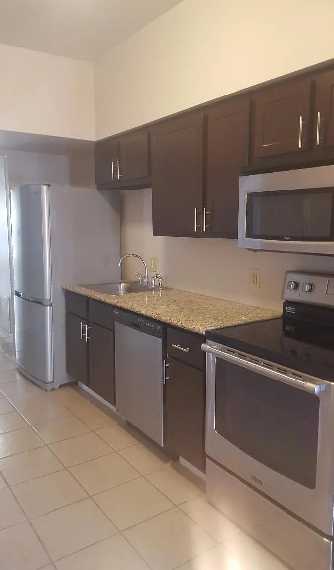 2 bed, 1100 sqft, $1,200 — Photo 3