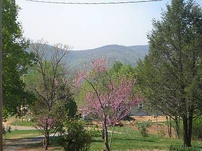 1st image of 303 Arthurs Pl