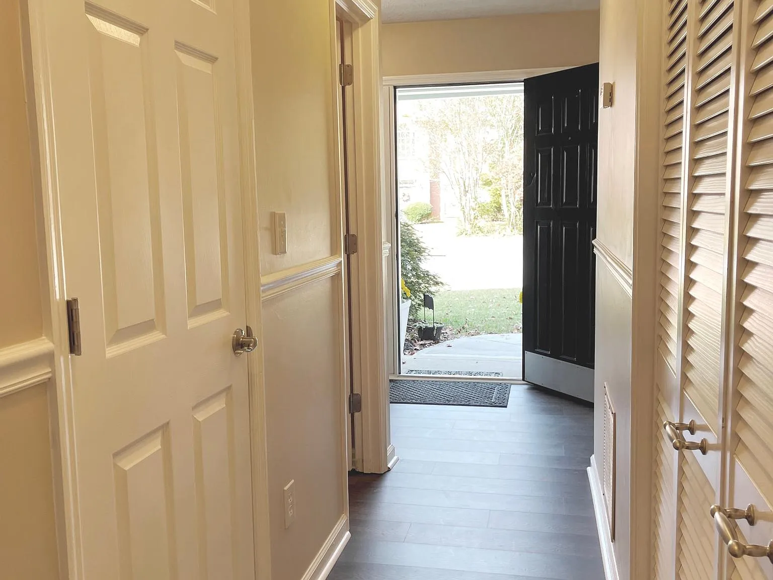 4 bed, 2.5 bath, 2300 sqft, $2,995 — Photo 4