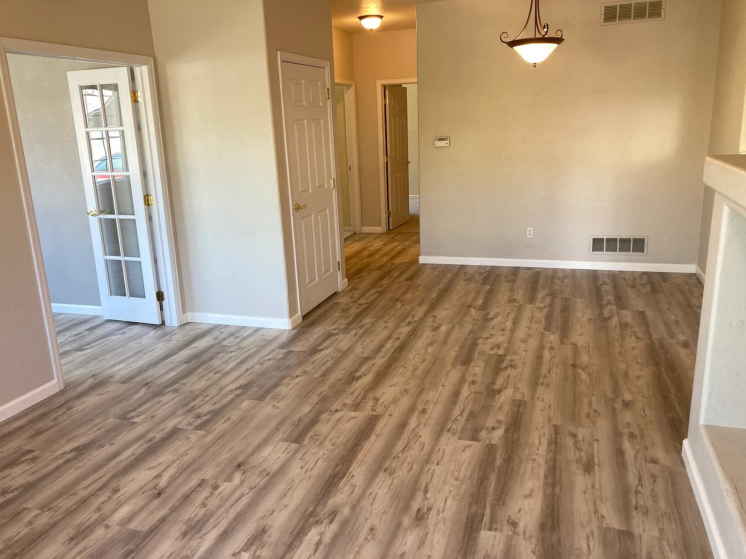 3 bed, 1388 sqft, $2,300 — Photo 2