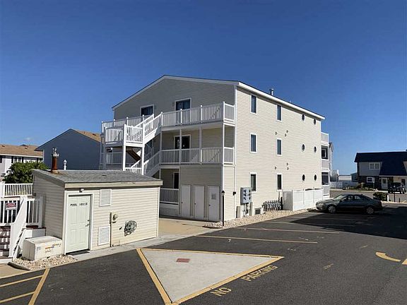 2nd image of 265 Seabreeze Ct APT D301