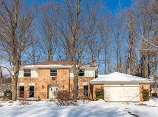 2896 Woodford Cir, Rochester Hills, MI 48306