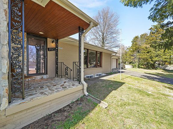 3rd image of 124 Longview Dr