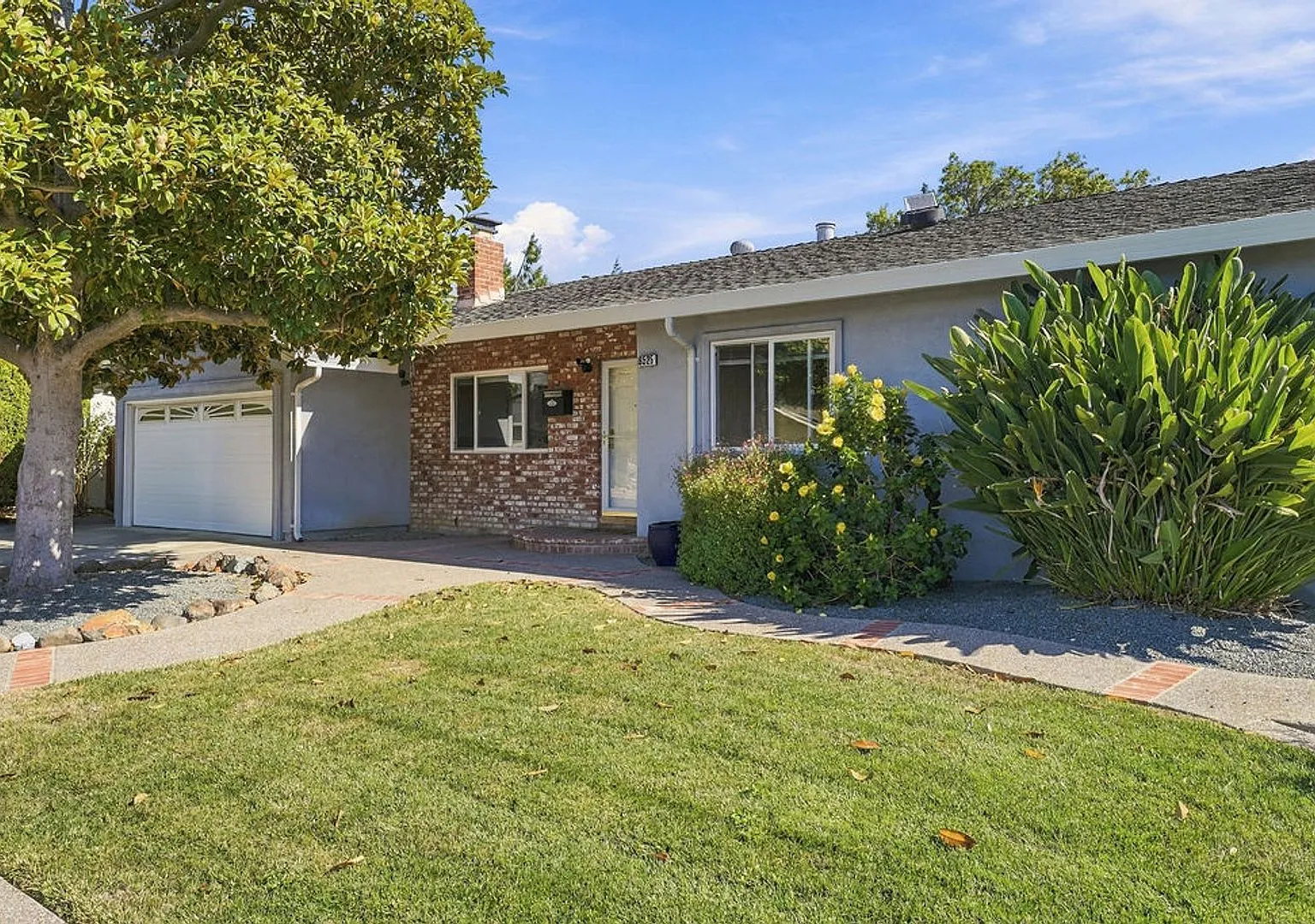 Charming West Dublin Home w/ Expansive Backyard Oasis — Photo 2