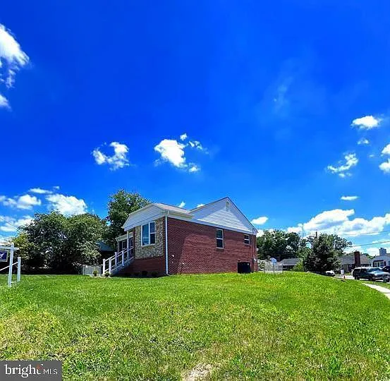 2105 Ruatan St — Photo 2