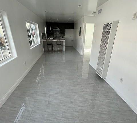 5th image of 10816 Yukon Ave #1/2