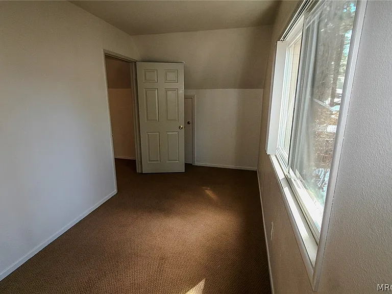 664 Barret Way — Photo 36
