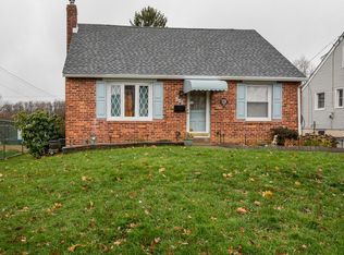 960 Greenbriar Ln, Springfield, PA 19064