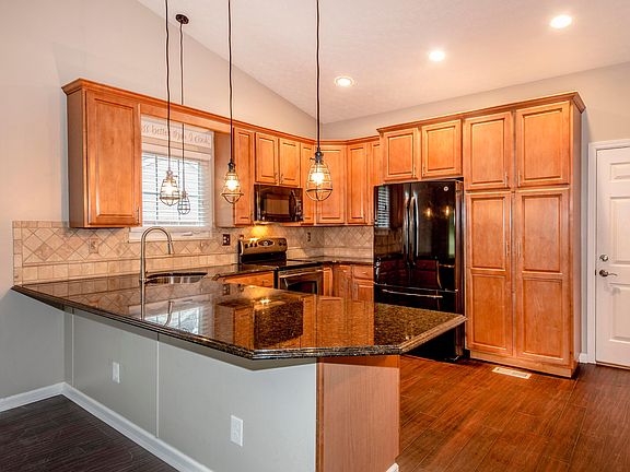 4th image of 452 Highmeadows Village Dr