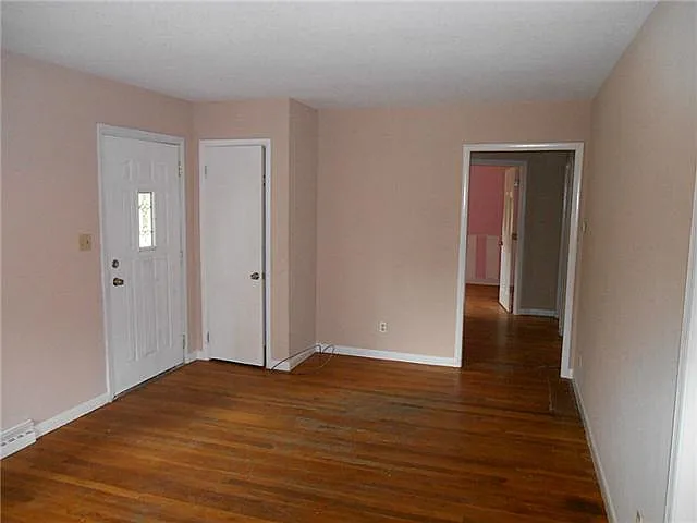 211 Edgerton Dr photo 1