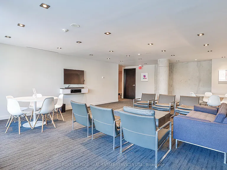 318 King St E #803 — Photo 32
