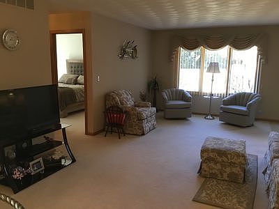 3rd image of 1106 N Crest Dr