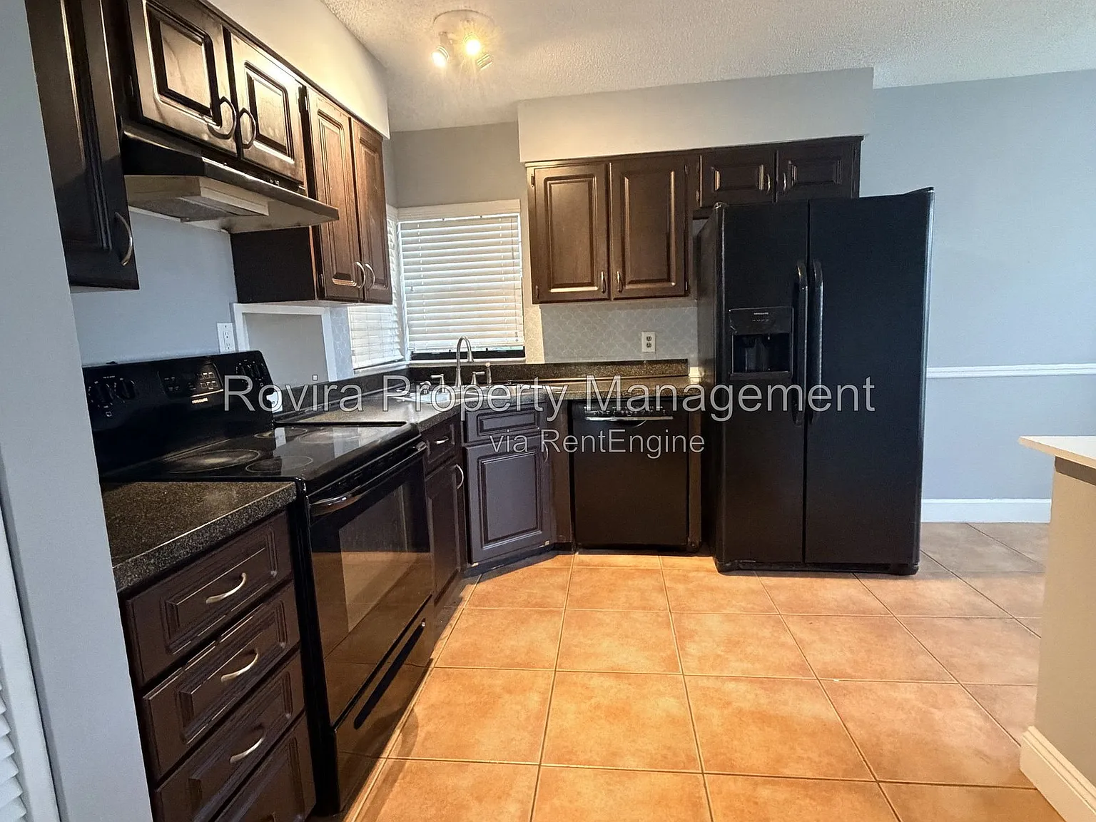 3 bed, 2.5 bath, 1418 sqft, $2,100 — Photo 3
