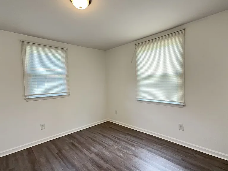1308 Elder Ave — Photo 10