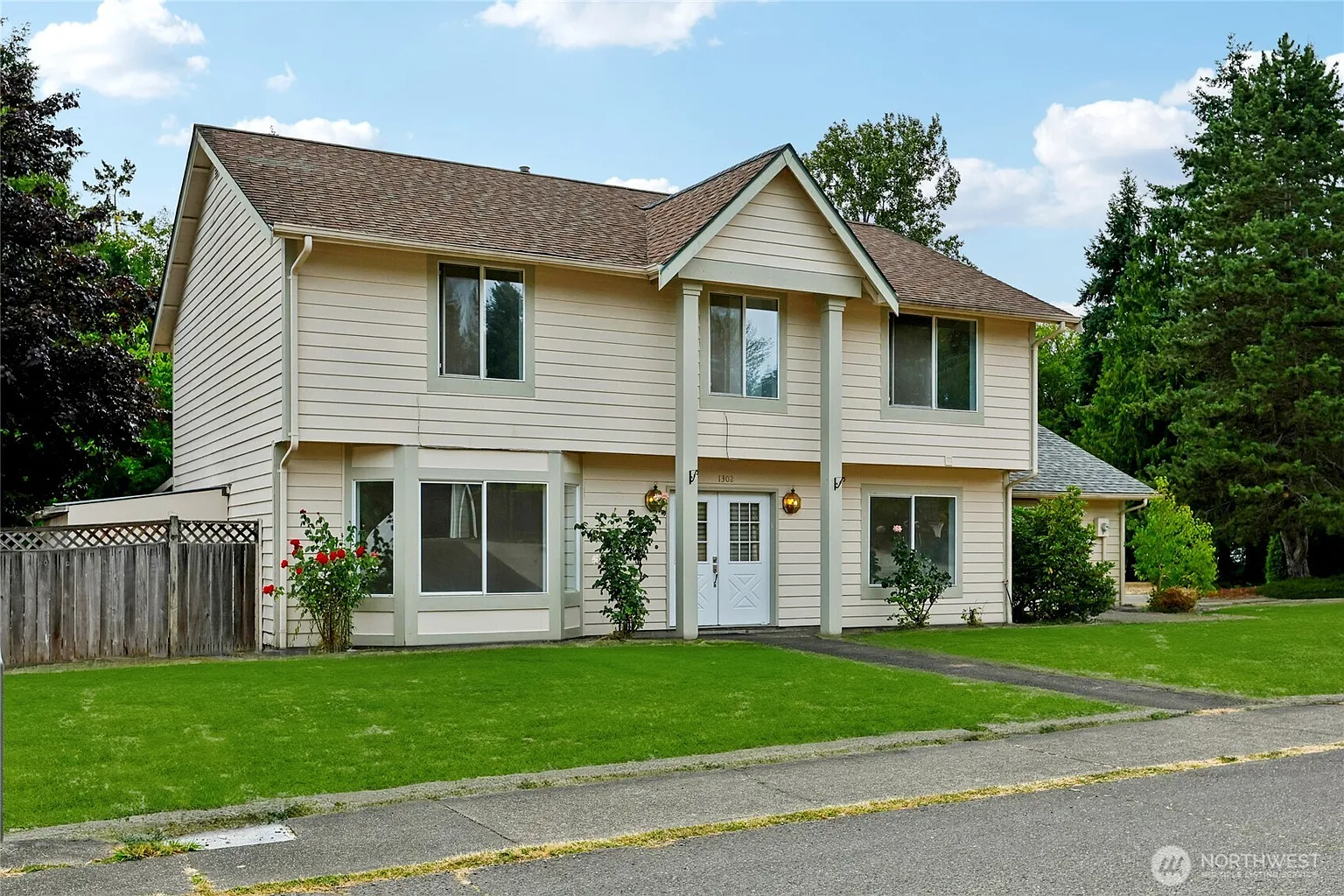 1302 Farallone Avenue photo 1