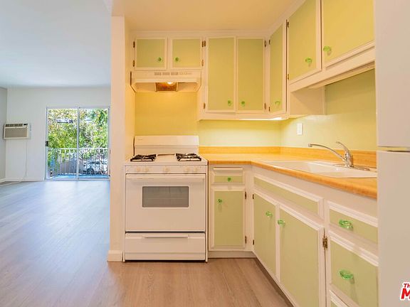 5th image of 1323 N Olive Dr #25C