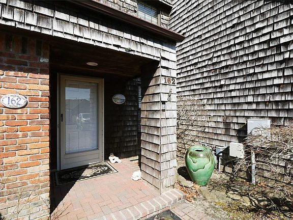 2nd image of 162 Baywoods Ln