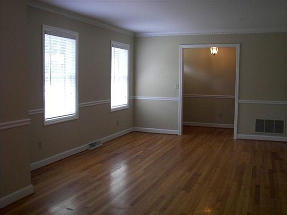 3rd image of 123 Avon Dr