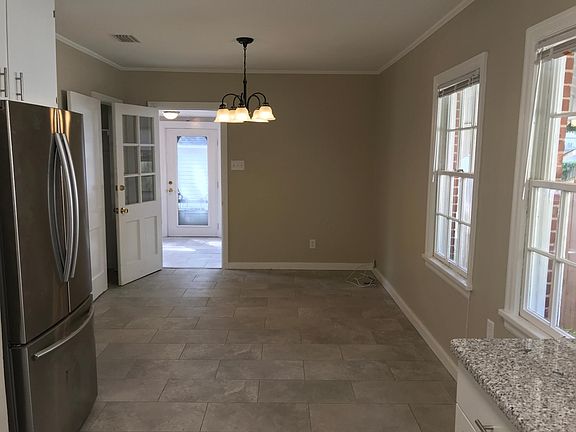 large eat in kitchen or tv room adjoining kitchen