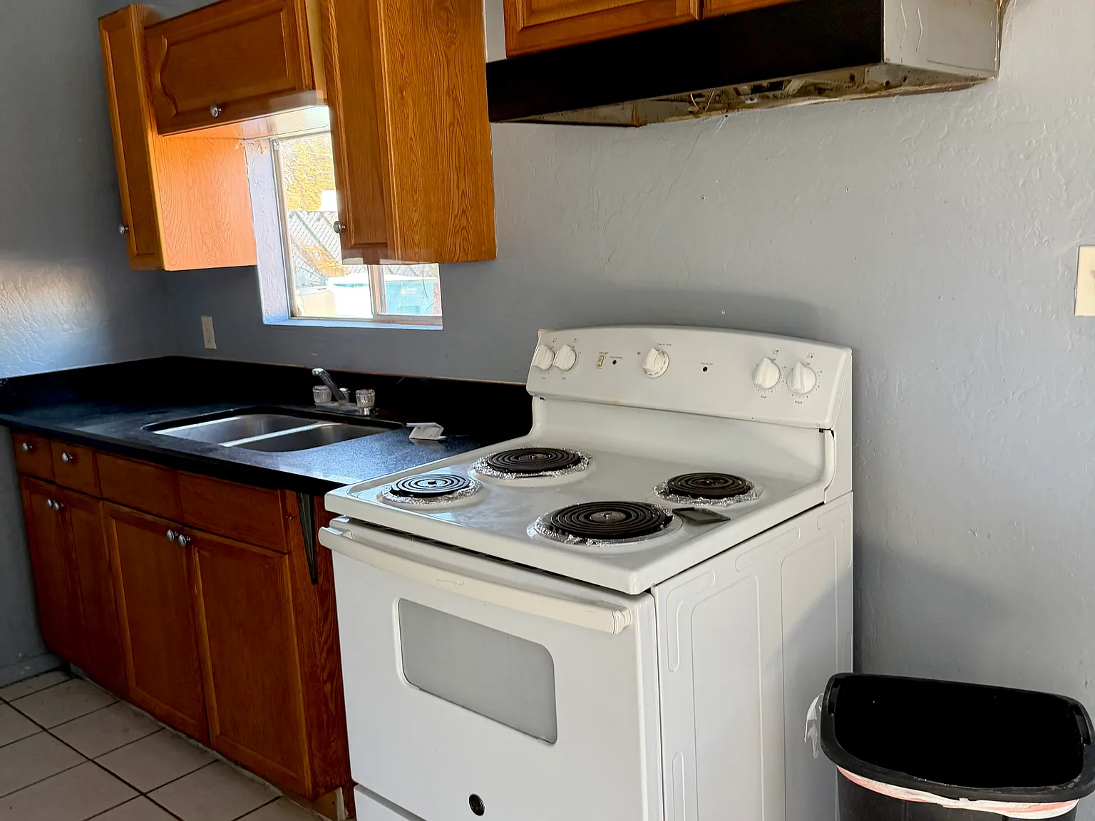 1 Bed / 1 Bath Apartment 650 Sq Ft | Water Included — Photo 3