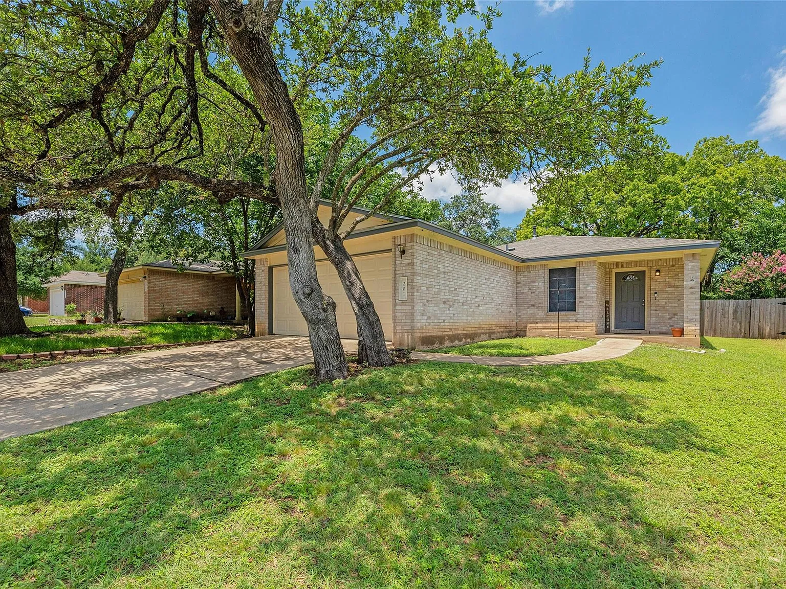 3 bed, 2.0 bath, 1232 sqft, $1,950 — Photo 1
