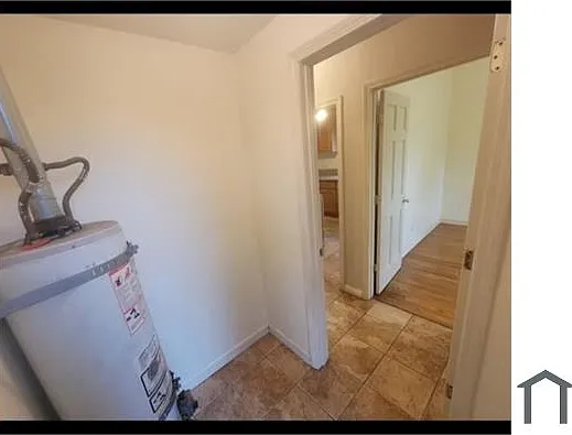 1635 S Burnside Ave — Photo 3