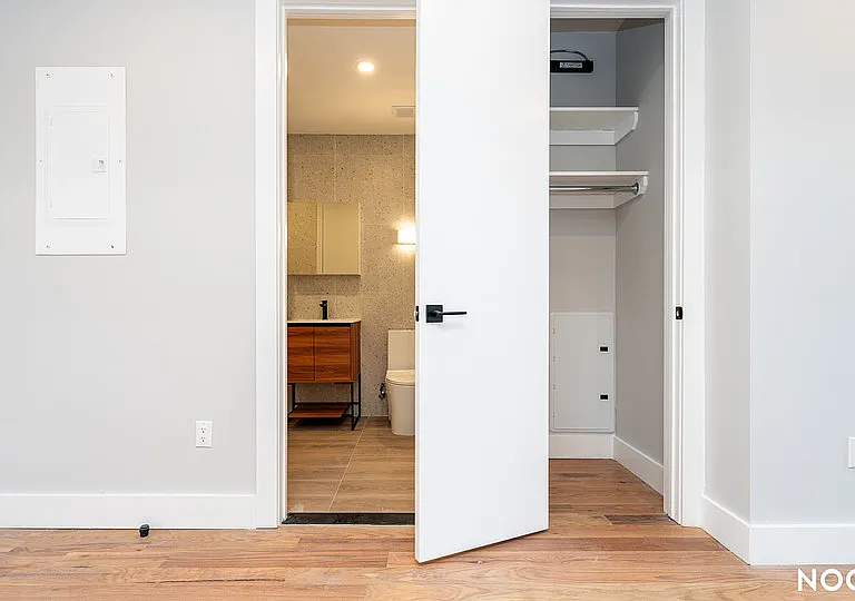 31-61 Vernon Blvd #2M — Photo 12