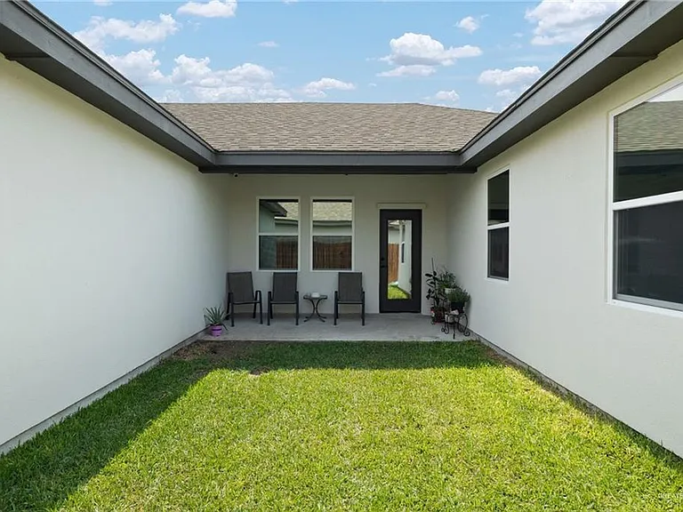 1407 E Silos Ave — Photo 16