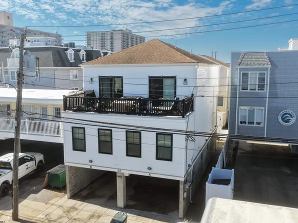 24 S Washington Ave #A, Margate, NJ 08402