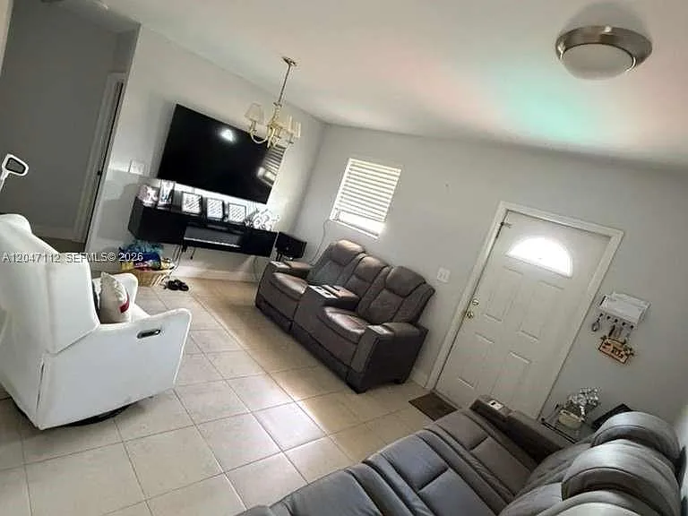 2816 NW 15th St #2R — Photo 1