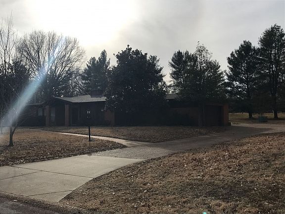 3rd image of 67 E Ladue Estates Dr
