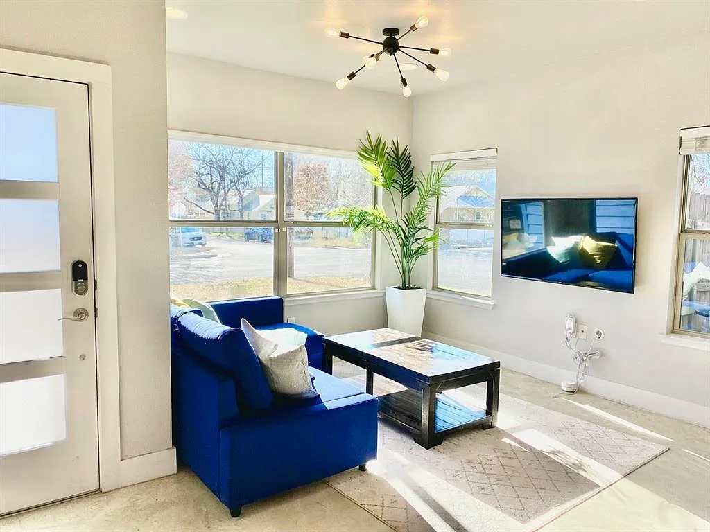 3 bed, 2.5 bath, 1768 sqft, $3,900 — Photo 4