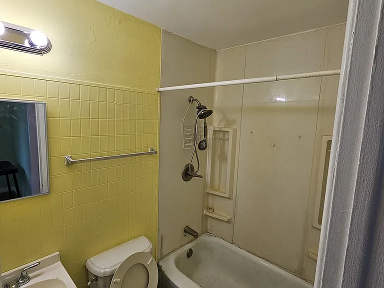 335 W Yale Ave — Photo 12